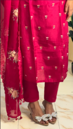 Mahira Crimson Ethnic Motif Printed Kurta with Matching Dupatta - Image 4